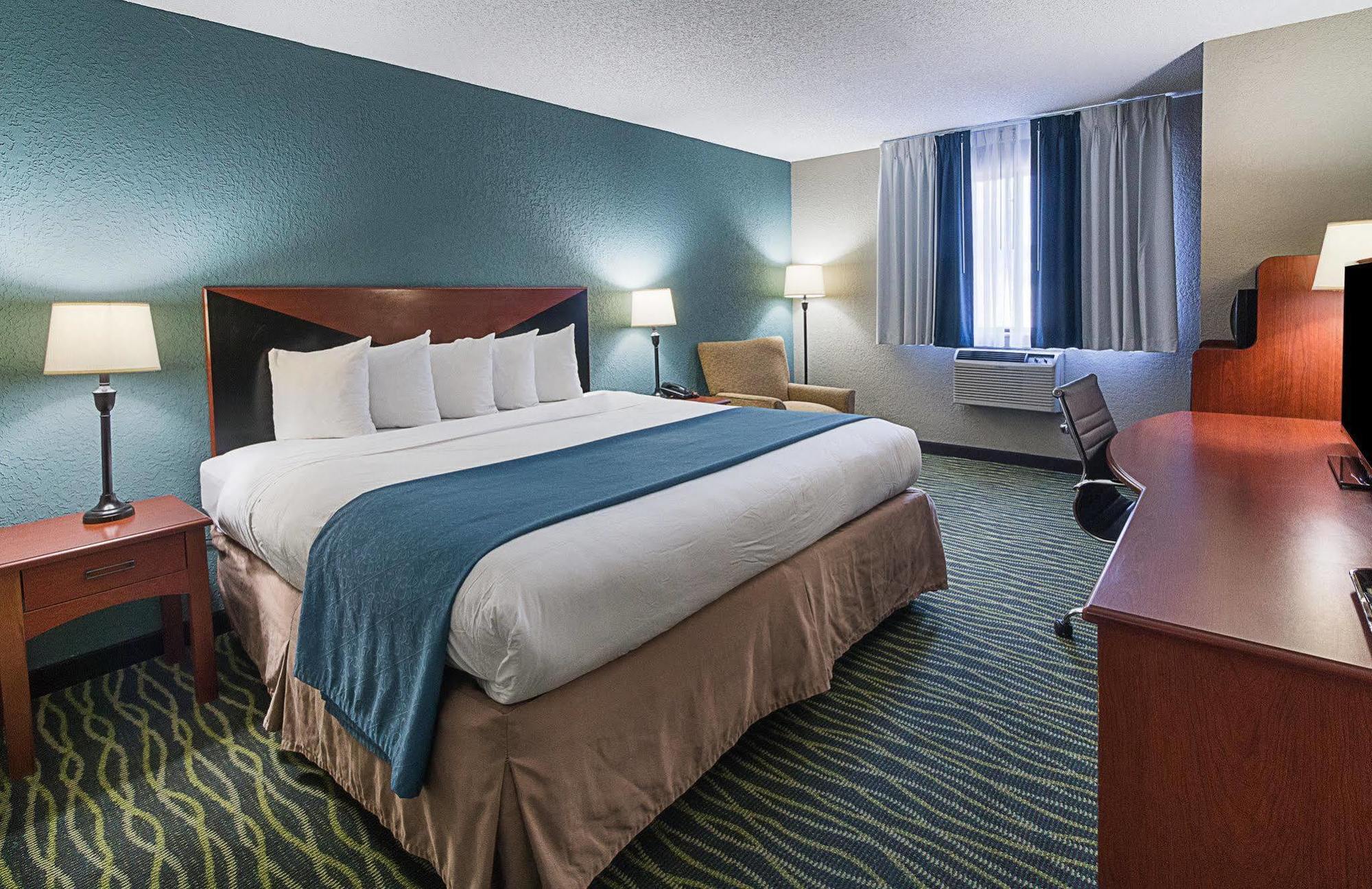 Quality Inn & Suites Leesburg Chain Of Lakes Exterior photo
