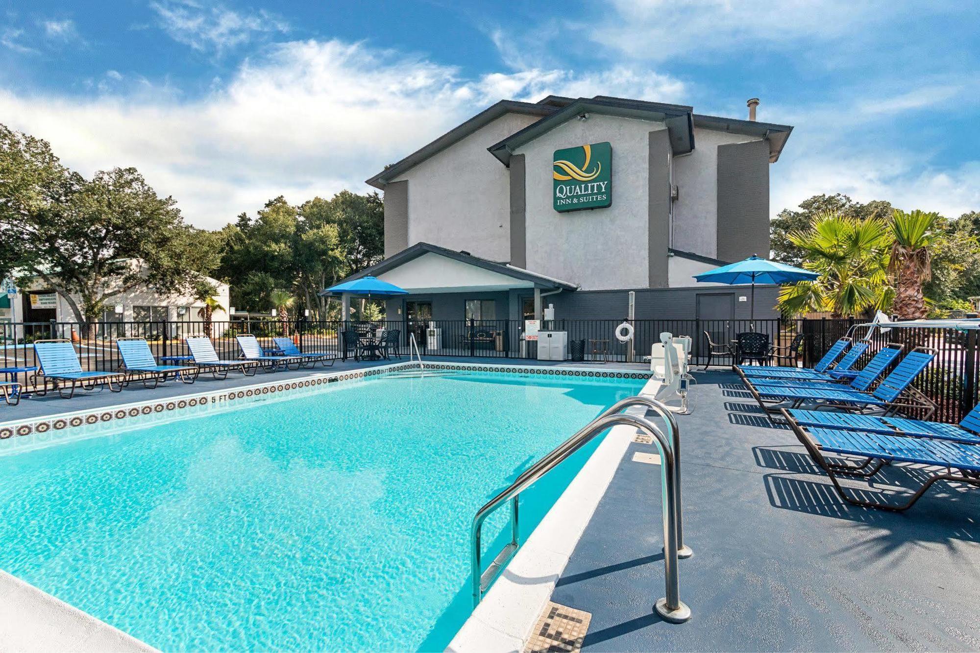 Quality Inn & Suites Leesburg Chain Of Lakes Exterior photo